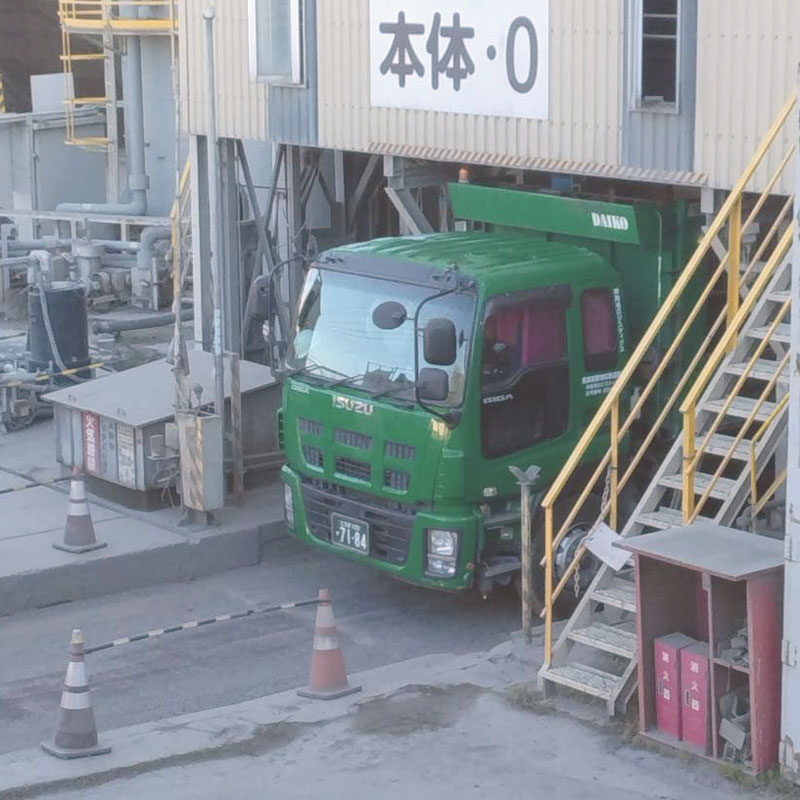 合材工場からダンプトラックによる運搬